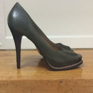 Open toe 4” Kors pumps